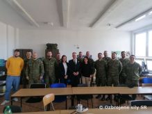 Britsk vevyslanec na pde Jazykovho intittu
